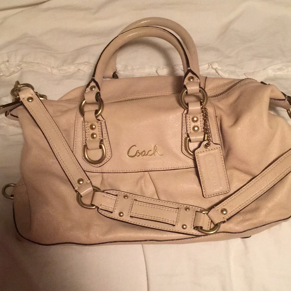 Tan Coach small purse with shoulder strap